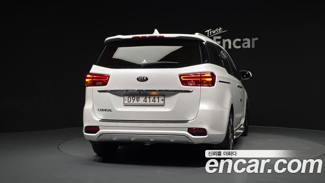 Kia Canival 2019 — photo 4