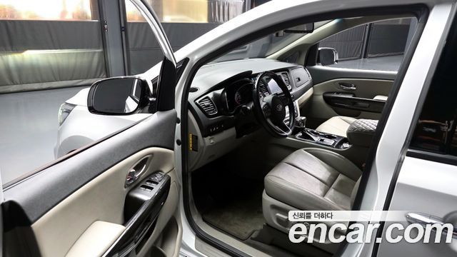 Kia Canival 2019 — photo 10
