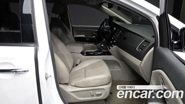 Kia Canival 2019 — photo 11