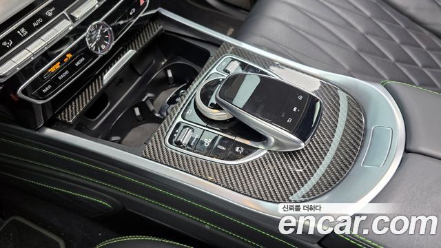 Mercedes-Benz G-Class 2022 — photo 16
