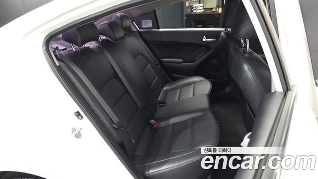 Kia K3 2017 — photo 12