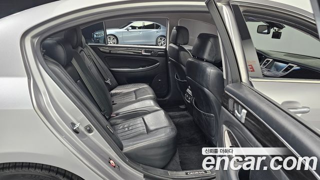Hyundai Genesis 2013 — photo 11