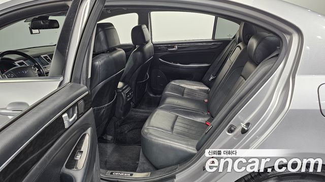 Hyundai Genesis 2013 — photo 12