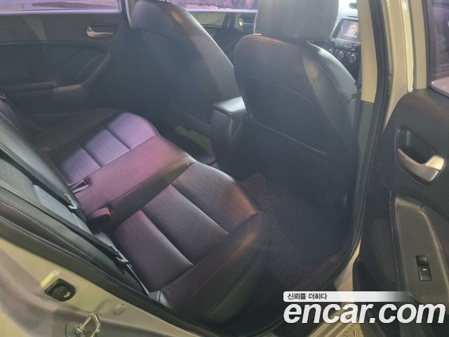 Kia K3 2018 — photo 11