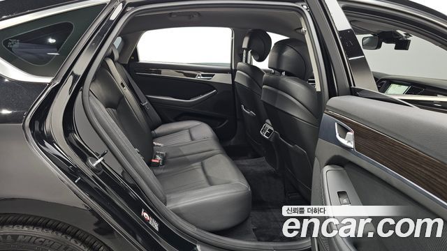 Genesis G80 2017 — photo 18