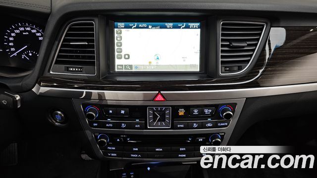 Genesis G80 2017 — photo 20