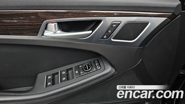 Genesis G80 2017 — photo 23