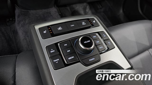 Genesis G80 2017 — photo 25