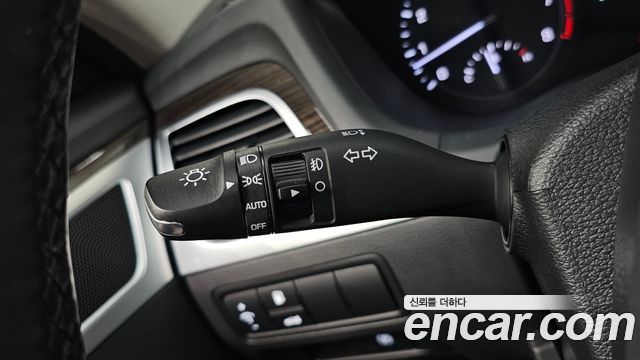 Genesis G80 2017 — photo 28