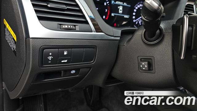 Genesis G80 2017 — photo 30