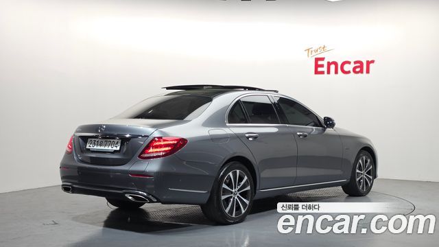 Mercedes-Benz E-Class 2019 — photo 2