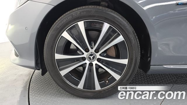 Mercedes-Benz E-Class 2019 — photo 5