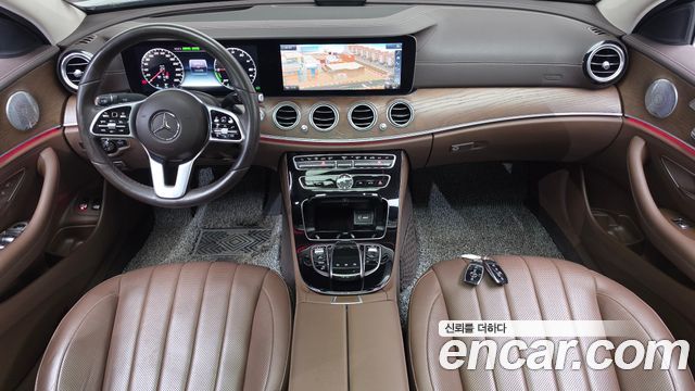 Mercedes-Benz E-Class 2019 — photo 10