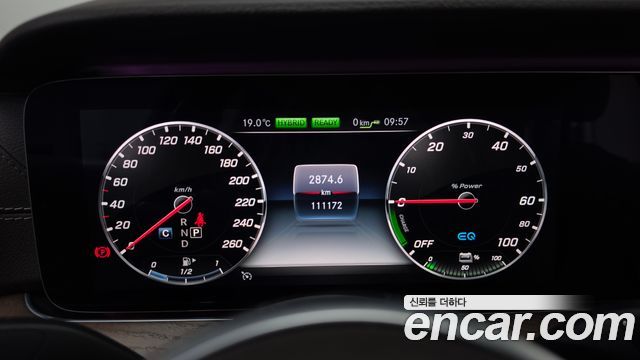 Mercedes-Benz E-Class 2019 — photo 11