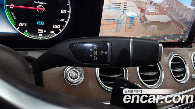 Mercedes-Benz E-Class 2019 — photo 12