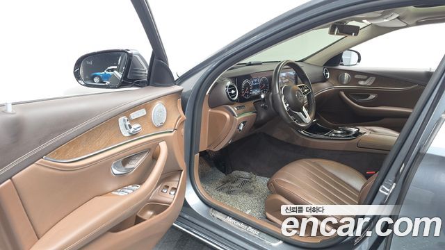Mercedes-Benz E-Class 2019 — photo 13
