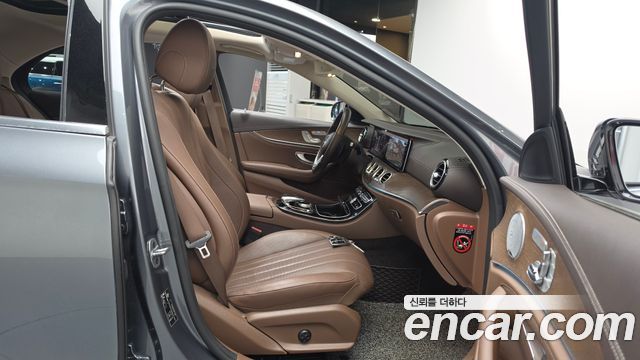 Mercedes-Benz E-Class 2019 — photo 18