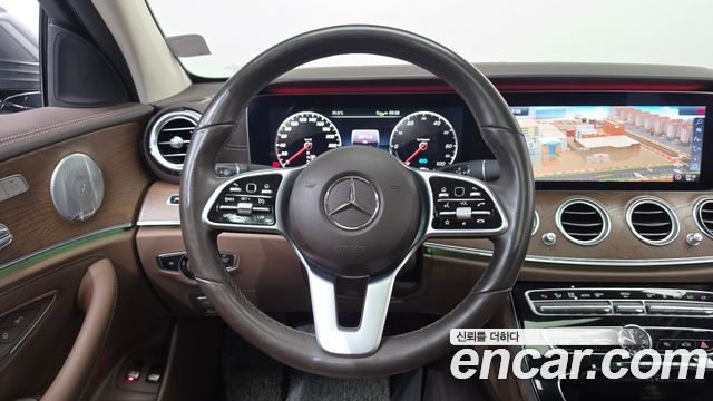 Mercedes-Benz E-Class 2019 — photo 19