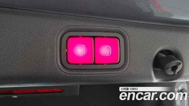 Mercedes-Benz E-Class 2019 — photo 24