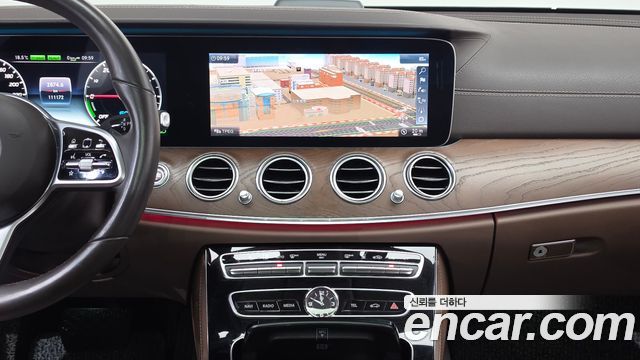 Mercedes-Benz E-Class 2019 — photo 25