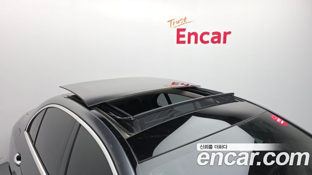 Mercedes-Benz E-Class 2019 — photo 26