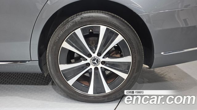Mercedes-Benz E-Class 2019 — photo 7