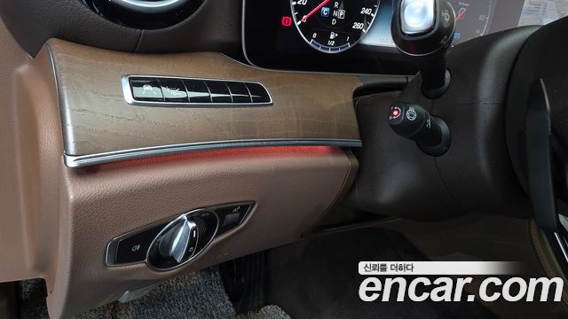Mercedes-Benz E-Class 2019 — photo 29