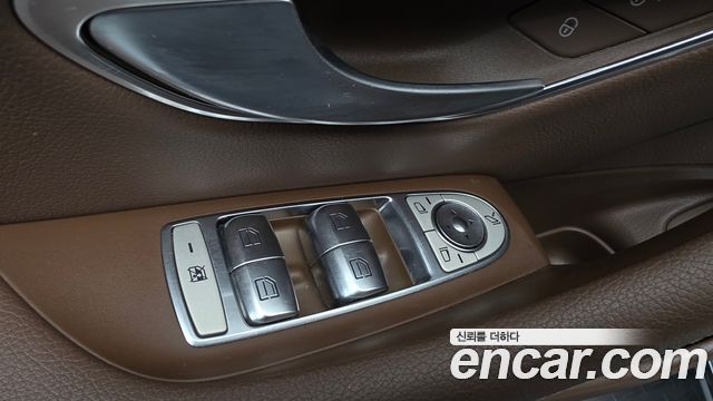 Mercedes-Benz E-Class 2019 — photo 30