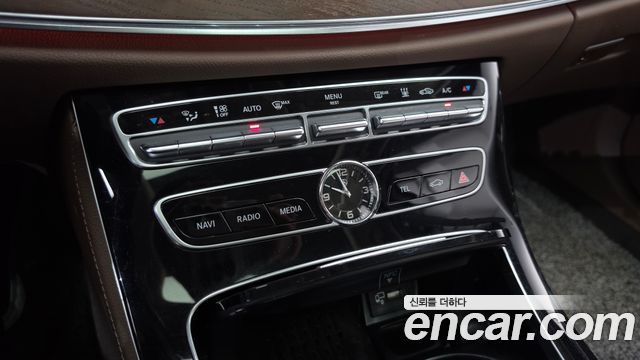 Mercedes-Benz E-Class 2019 — photo 32