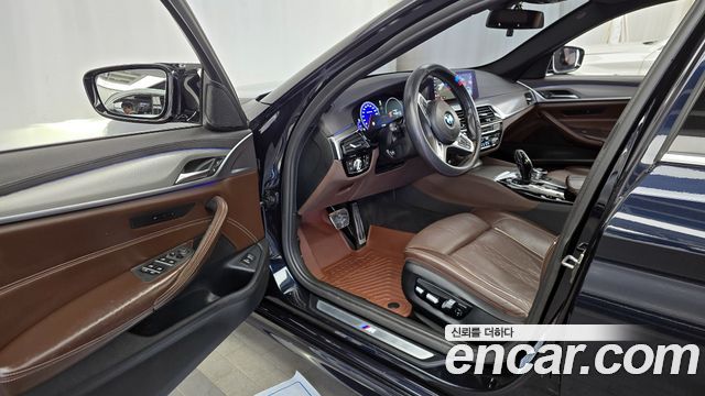 BMW 5-Series 2019 — photo 10