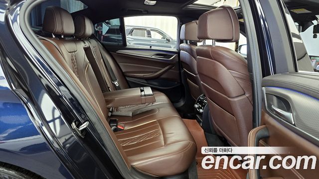 BMW 5-Series 2019 — photo 12