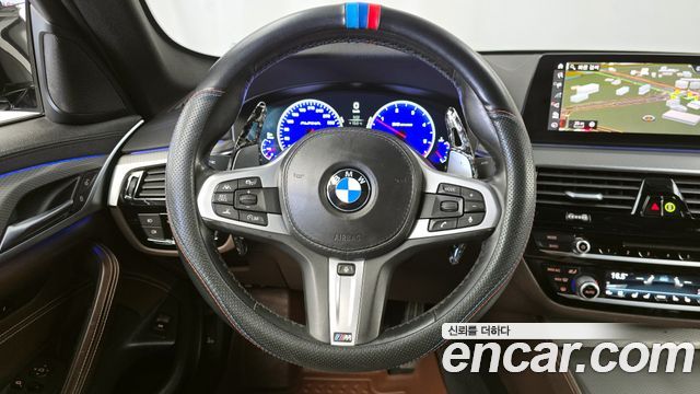 BMW 5-Series 2019 — photo 13