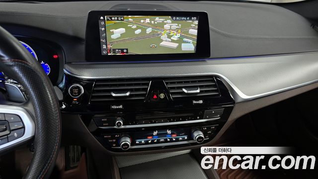 BMW 5-Series 2019 — photo 14
