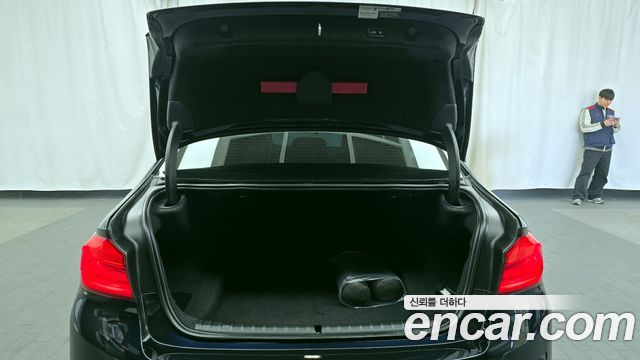 BMW 5-Series 2019 — photo 20
