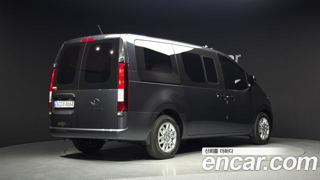 Hyundai Staria 2022 — photo 2
