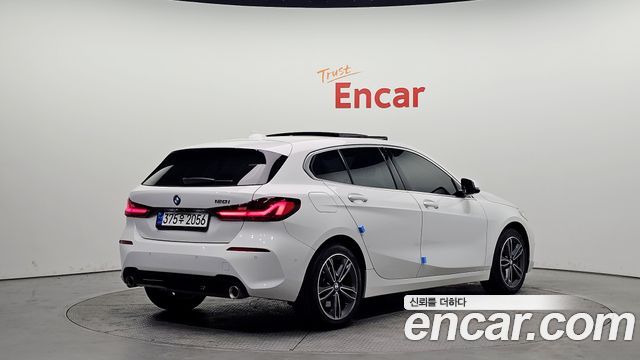 BMW 1-Series 2021 — photo 2