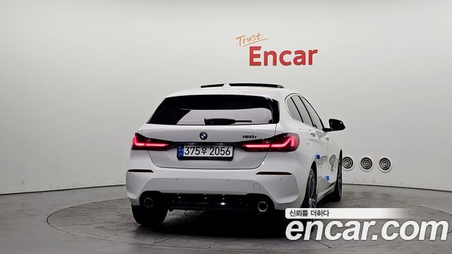 BMW 1-Series 2021 — photo 4