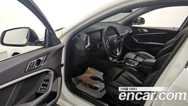 BMW 1-Series 2021 — photo 10