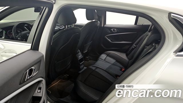 BMW 1-Series 2021 — photo 11