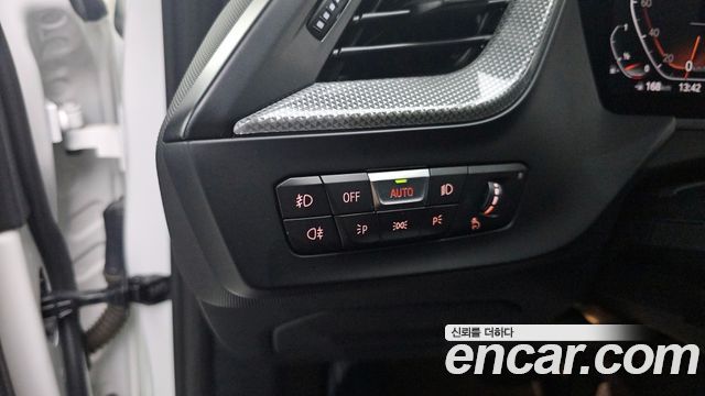 BMW 1-Series 2021 — photo 13