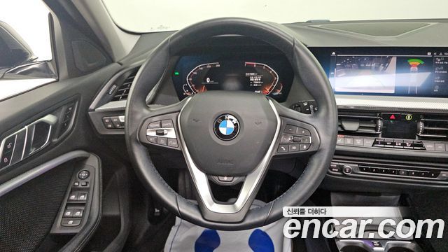 BMW 1-Series 2021 — photo 14