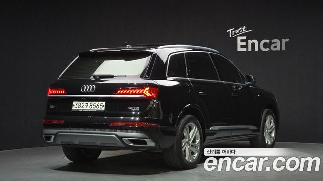 Audi Q7 2022 — photo 2