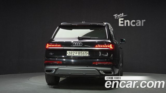 Audi Q7 2022 — photo 4