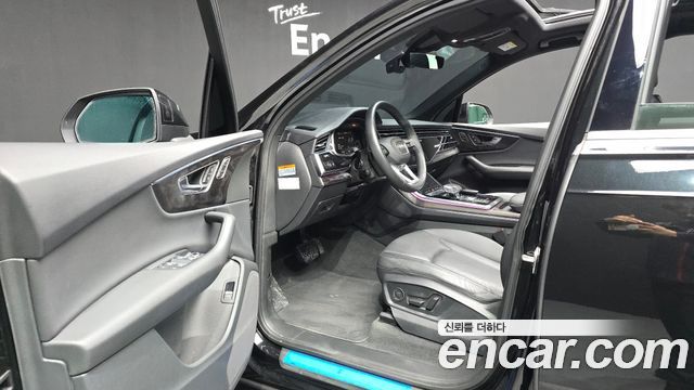 Audi Q7 2022 — photo 10