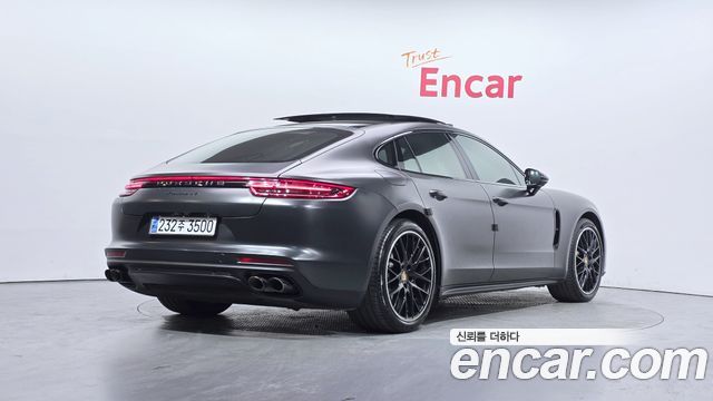 Porsche Panamera 2018 — photo 2