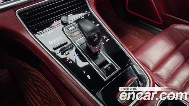 Porsche Panamera 2018 — photo 9