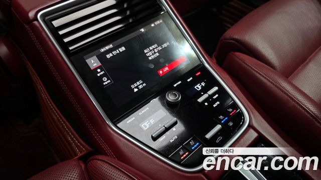 Porsche Panamera 2018 — photo 18
