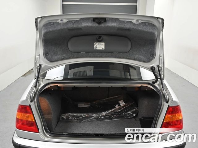 BMW 3-Series 2003 — photo 20
