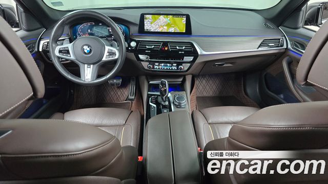 BMW 5-Series 2020 — photo 10