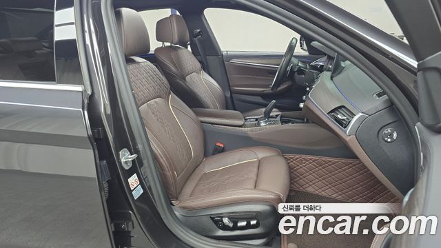 BMW 5-Series 2020 — photo 13